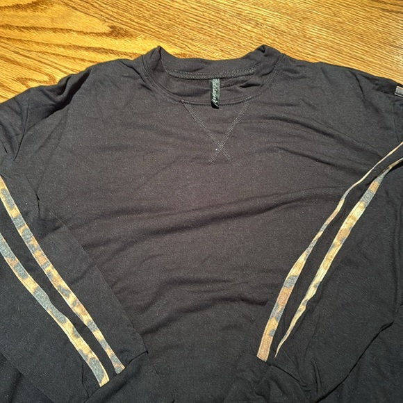 PixieLane super cozy long sleeve top with leopard detail down sleeve - Picture 4 of 4